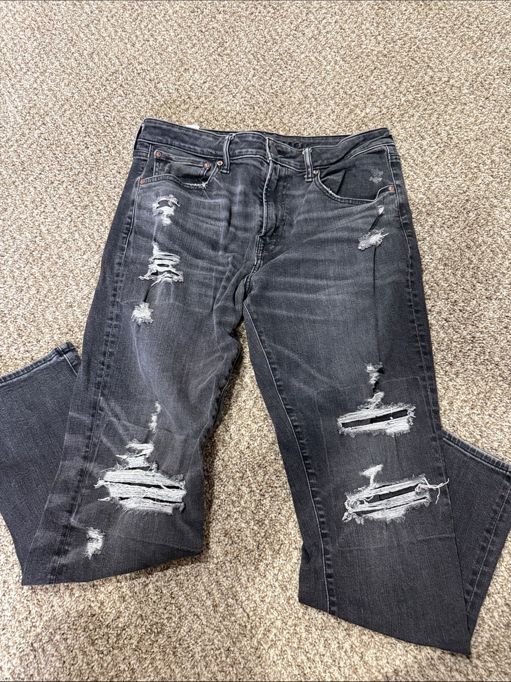 Distressed Black Men's Jeans - Classic Ripped Style